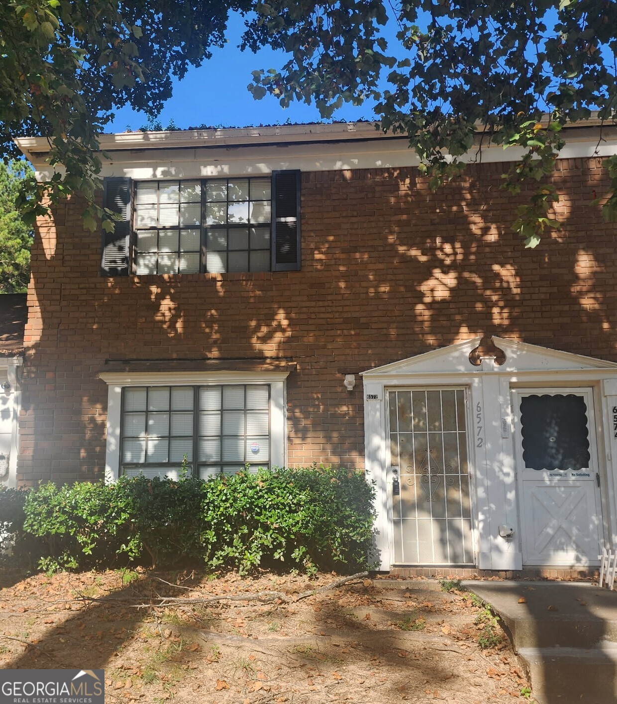 Great 2BR Townhome with shared bath upstairs. Hardwood laminate flooring throughout. Recently upgraded. Move-In ready. NO PETS. NO PRIOR EVICTIONS.