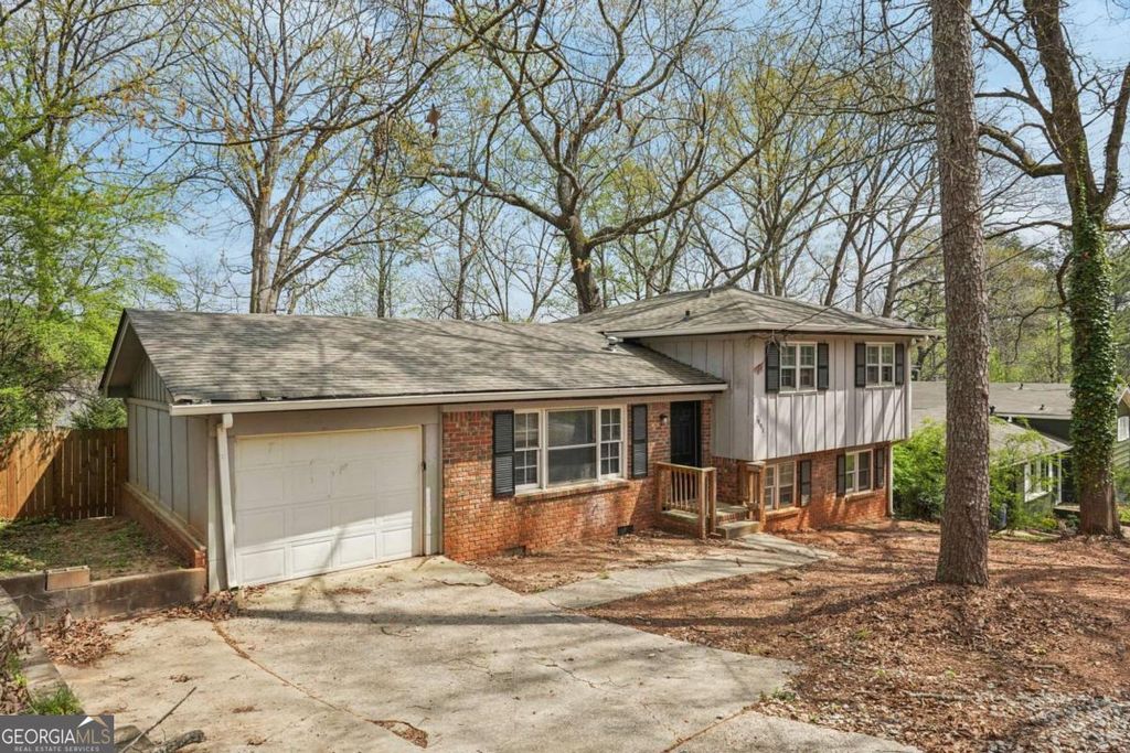 Photo of 2491 Crestdale Circle SE, Atlanta, GA 30316 (MLS # 10720045)