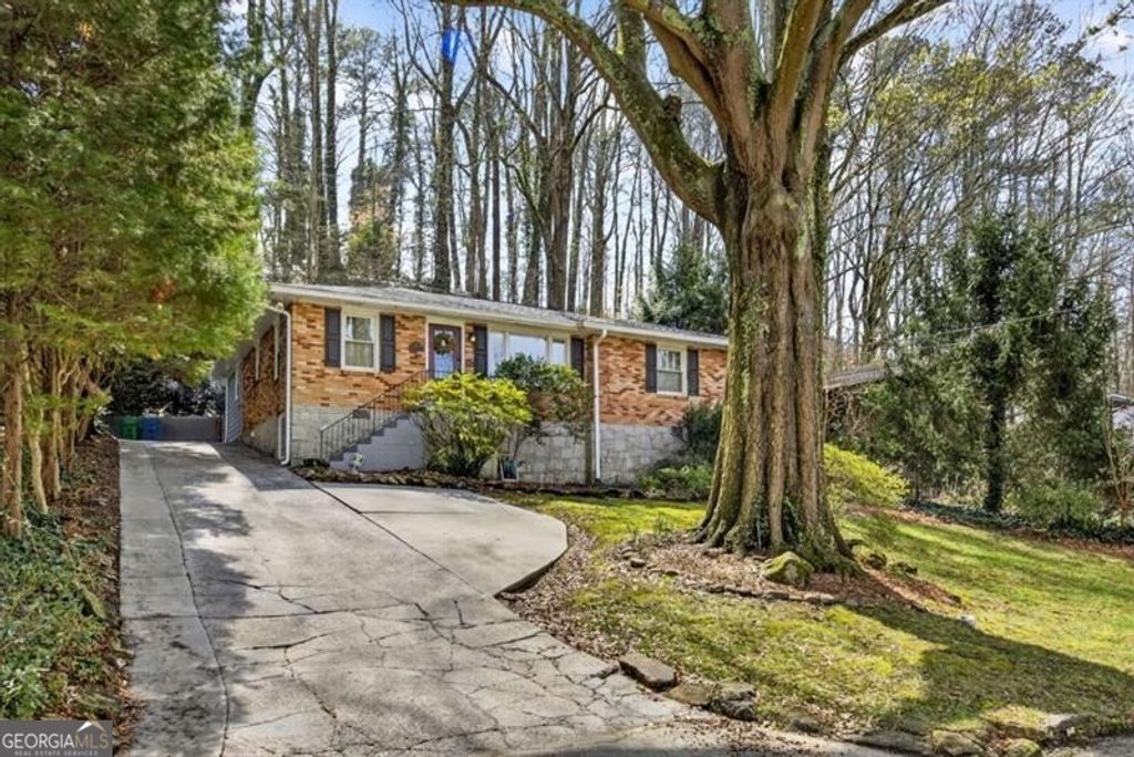 Photo of 908 Scott Circle, Decatur, GA 30033 (MLS # 10708594)