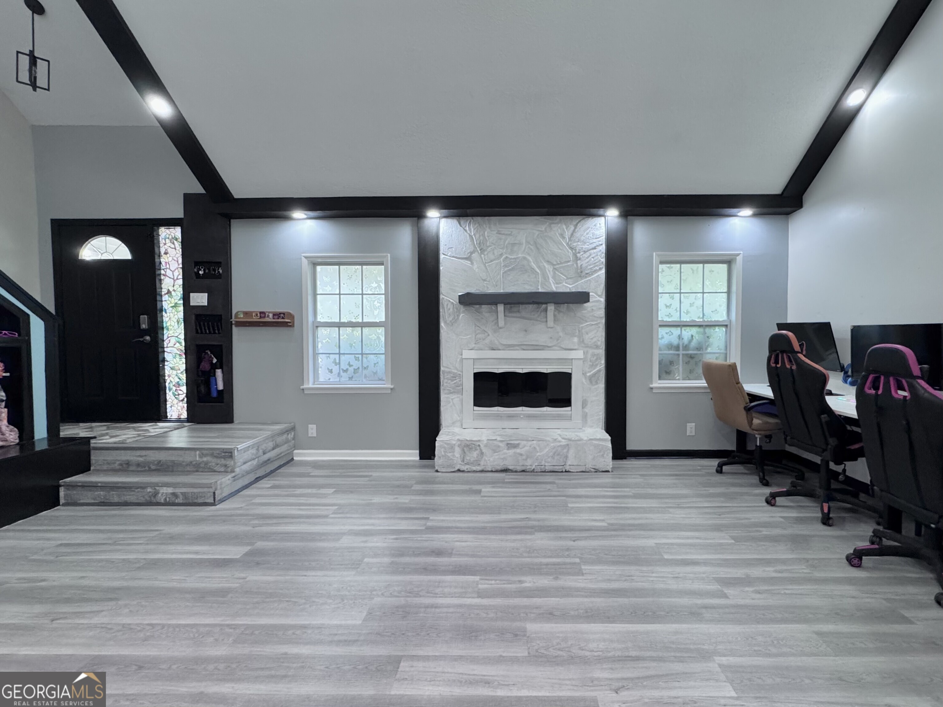 285 Edgewater DR