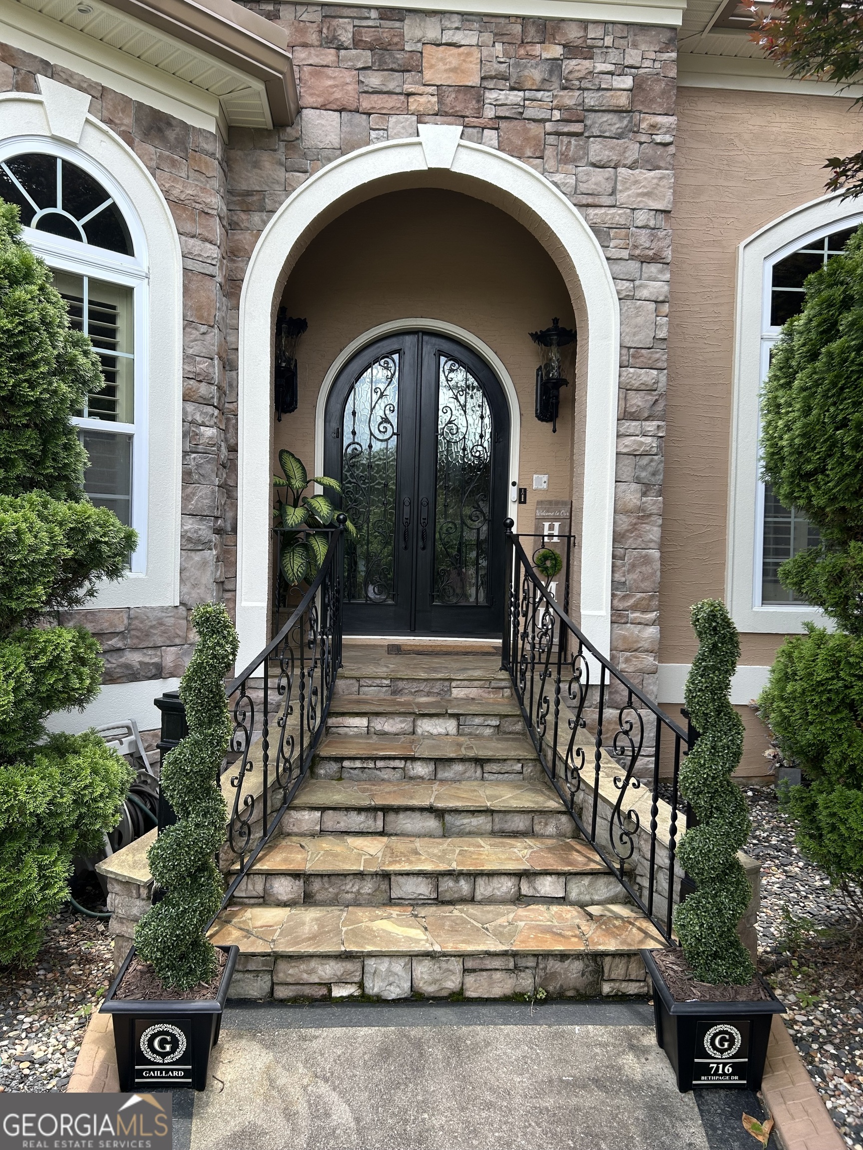 716 Bethpage DR