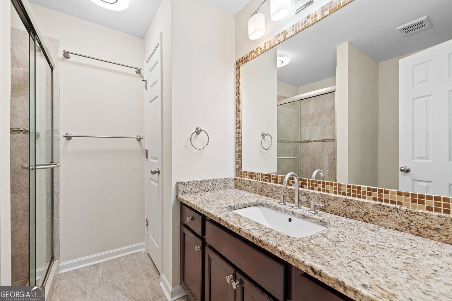 Marietta, Georgia 30067, United States, 2 Bedrooms Bedrooms, ,2 BathroomsBathrooms,Residential,Pending,181311