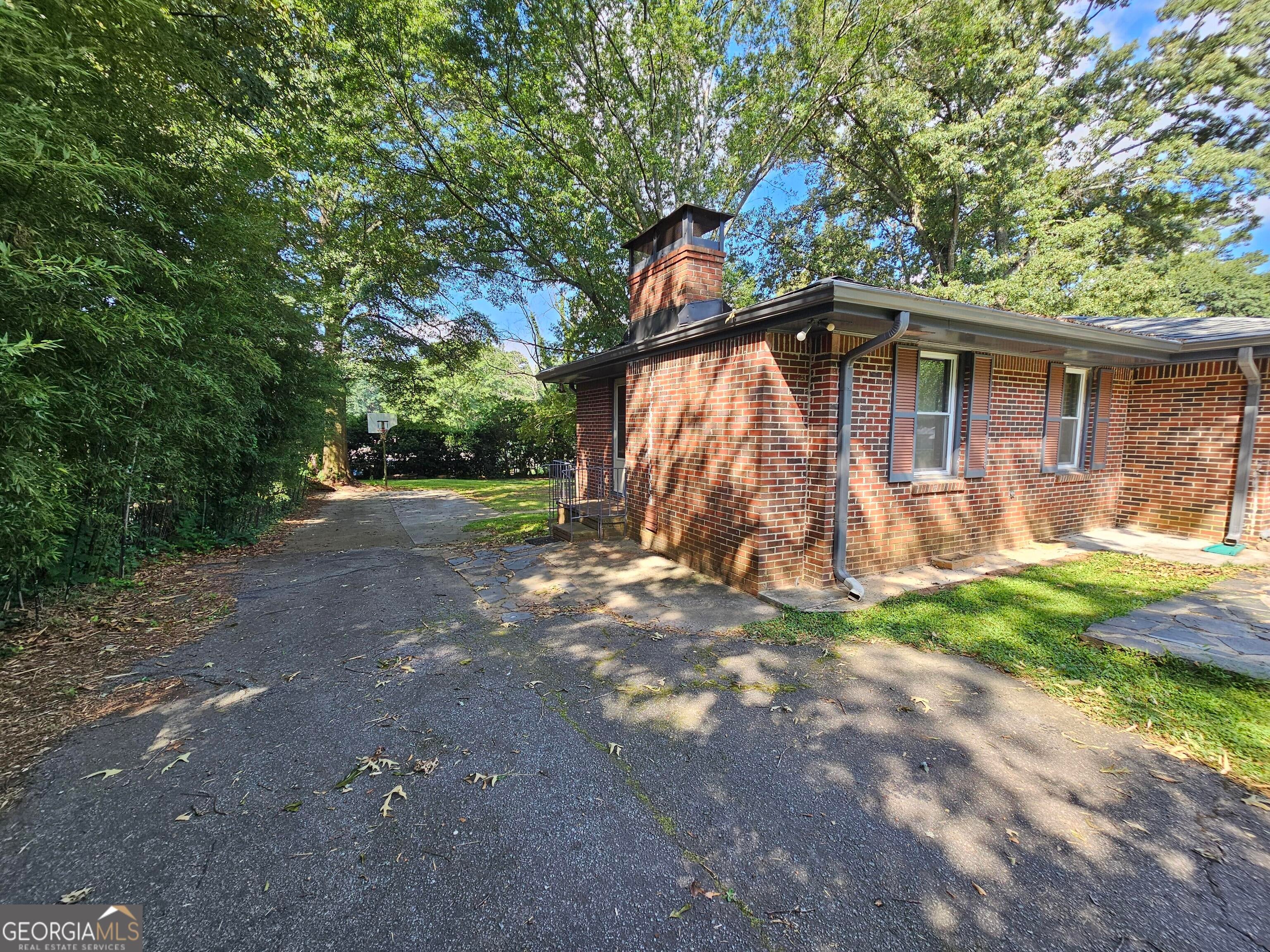 2498 Johnson DR