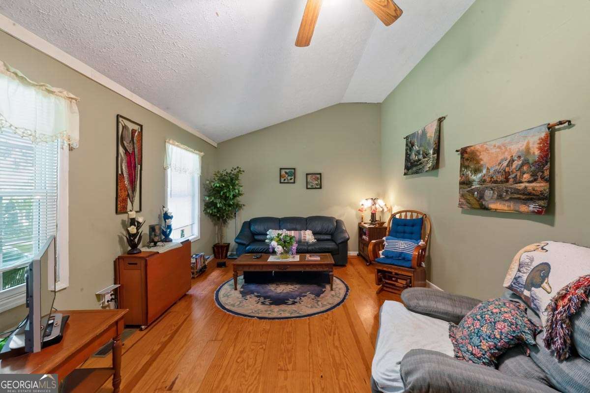 595 Timberlake RD