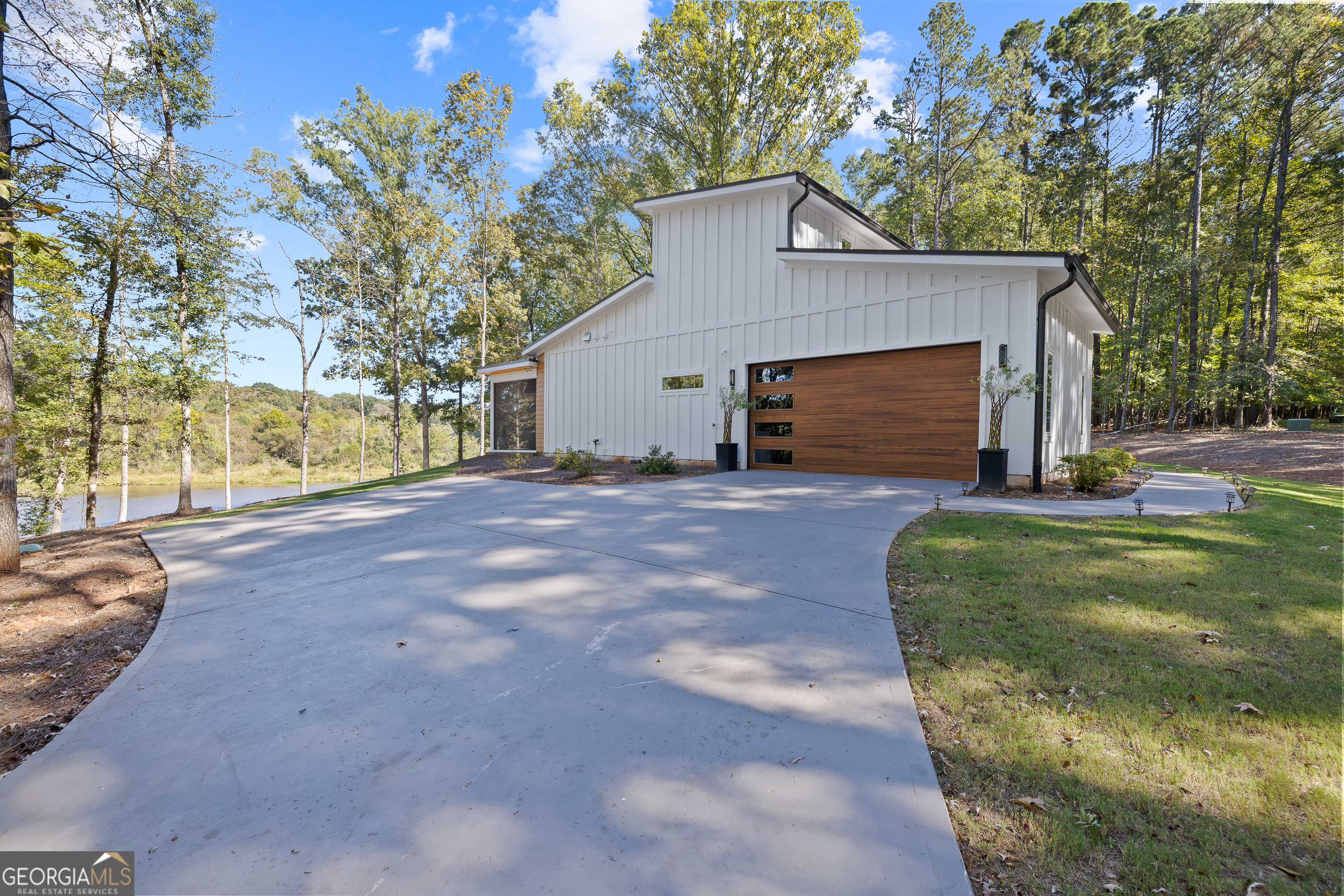 161 Hoot Owl LN