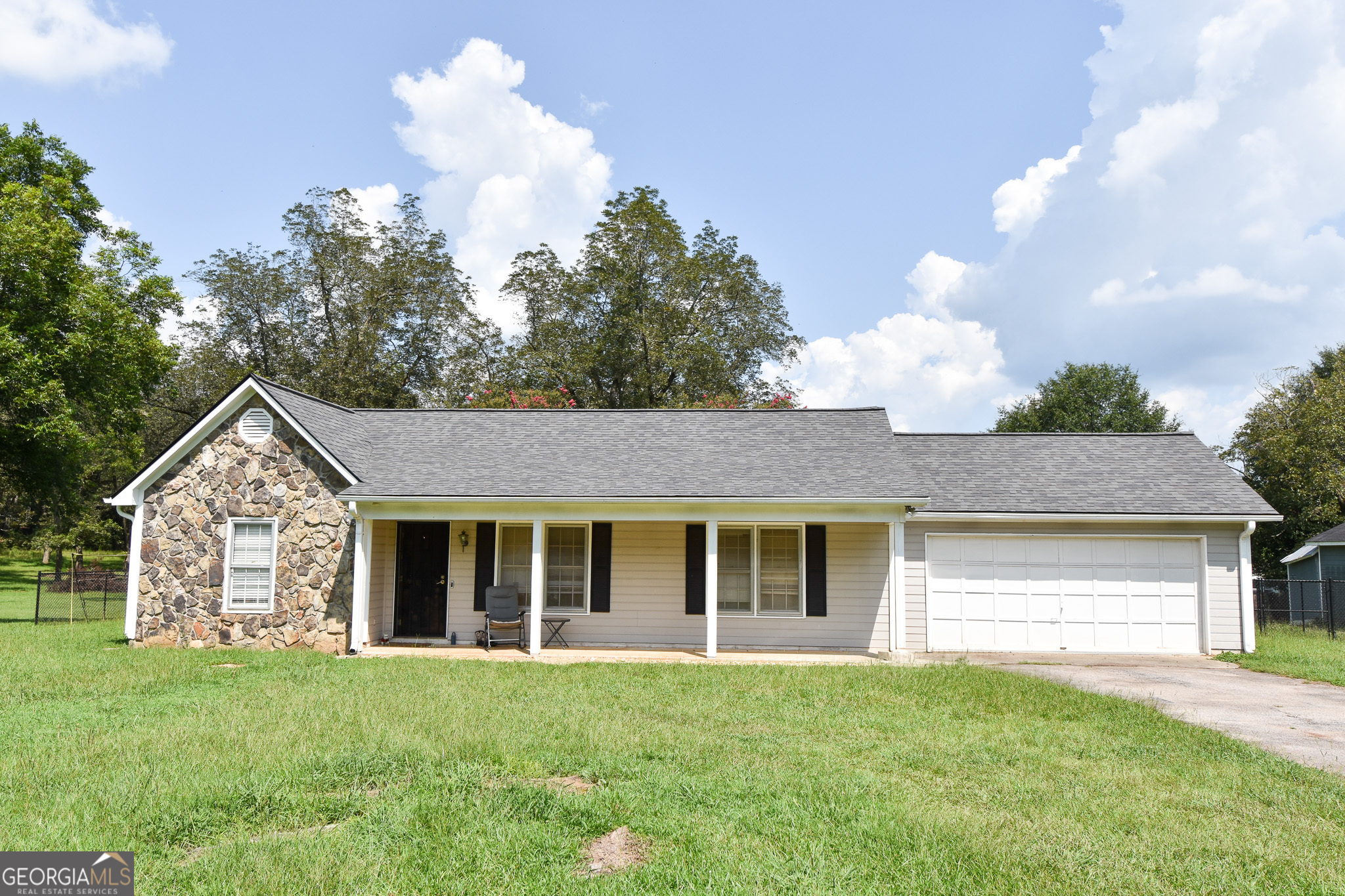 Charming 3 bedroom, 2 bath home in the heart of Milner! Conveniently located near downtown, just minutes from the park, local restaurants, and schools. This well-maintained home features a brand-new roof, new dishwasher, and a water heater that's only 2 years old. The water lines in the front yard were also replaced just 1 year ago. Offering a comfortable layout with plenty of natural light, this property is perfect for first-time buyers, families, or anyone looking to enjoy small-town living with modern updates.
