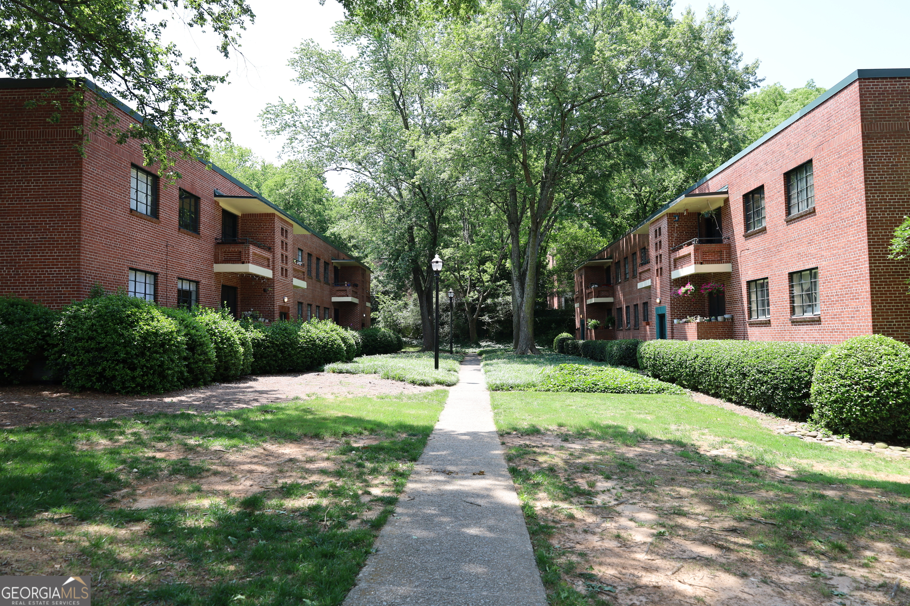 1381 NE Normandy DR NE 4