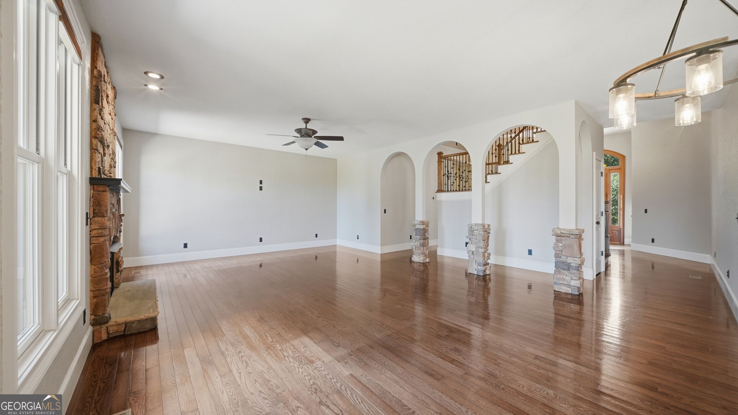 201 Lake Hills PL
