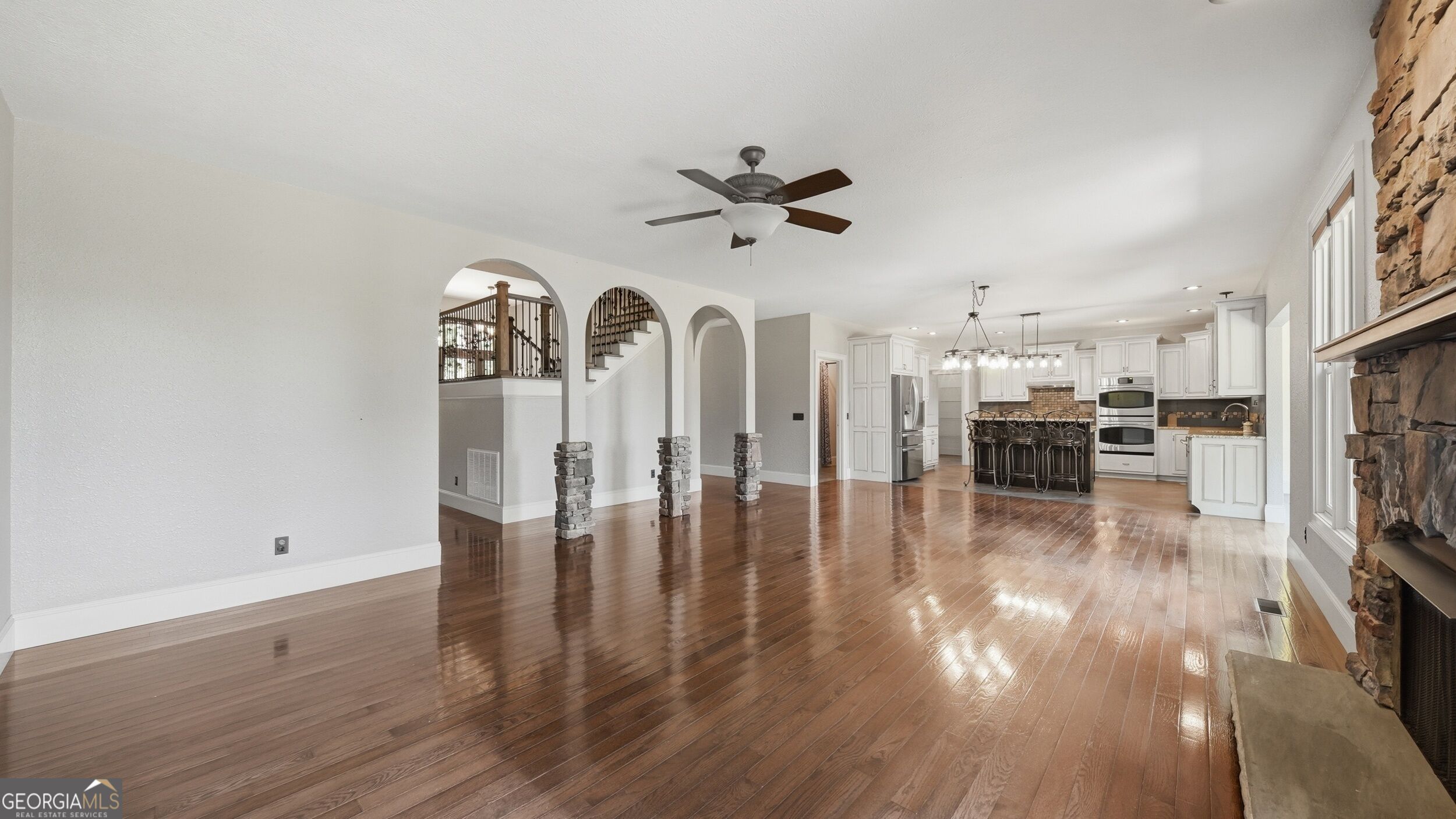 201 Lake Hills PL