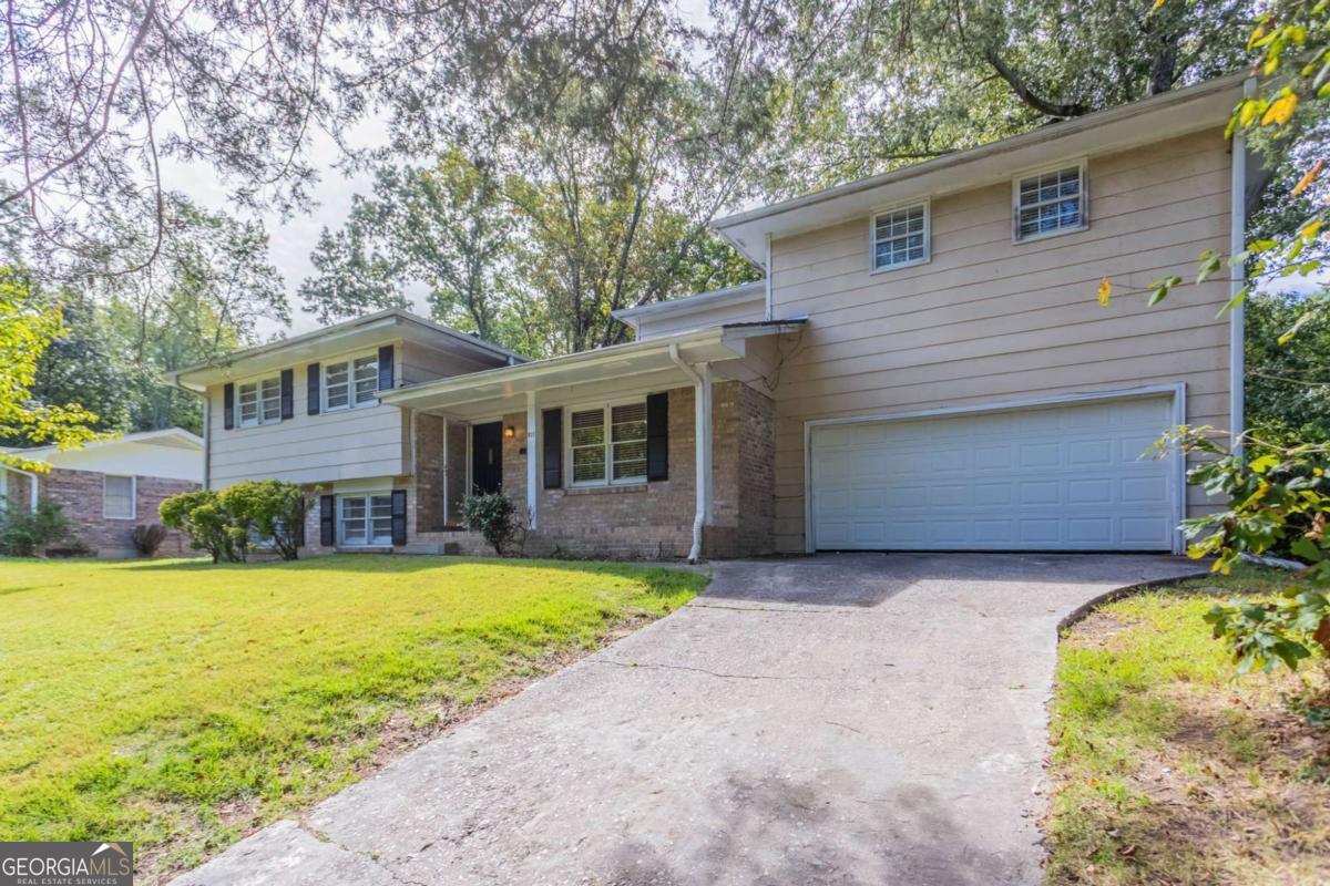 927 Magna Carta DR NW