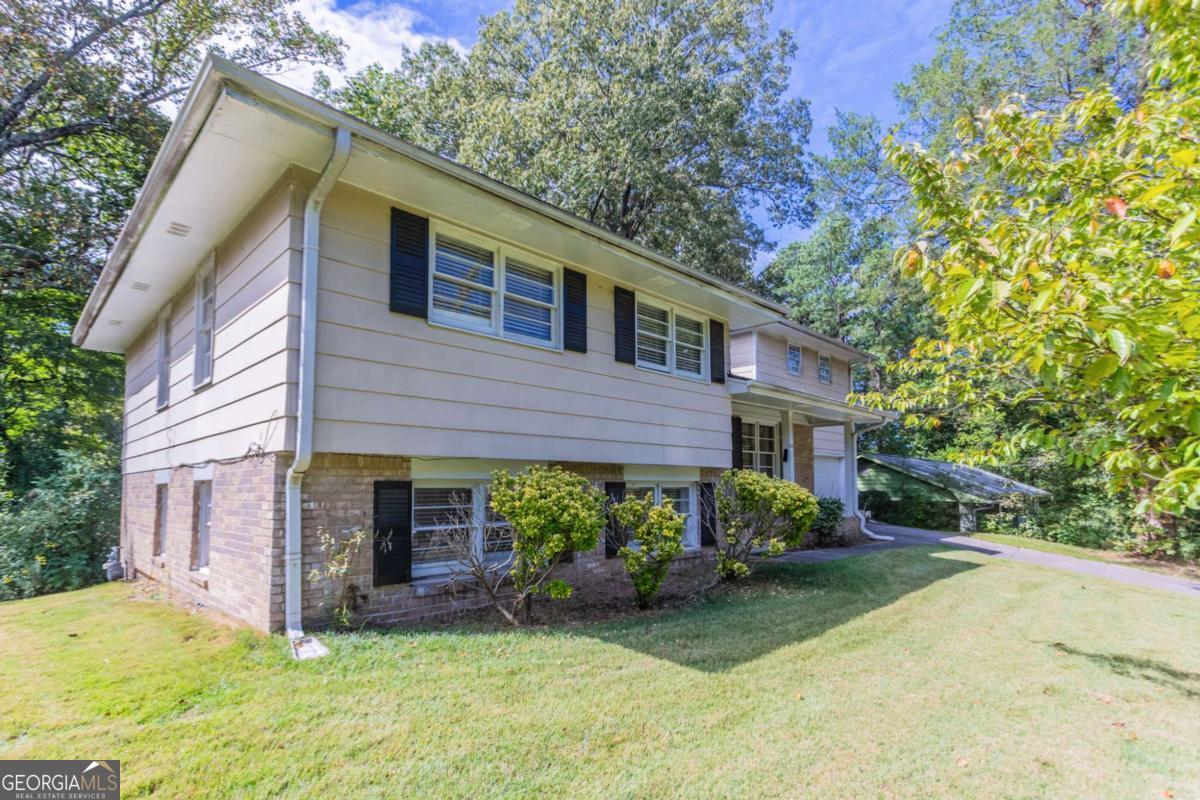 927 Magna Carta DR NW