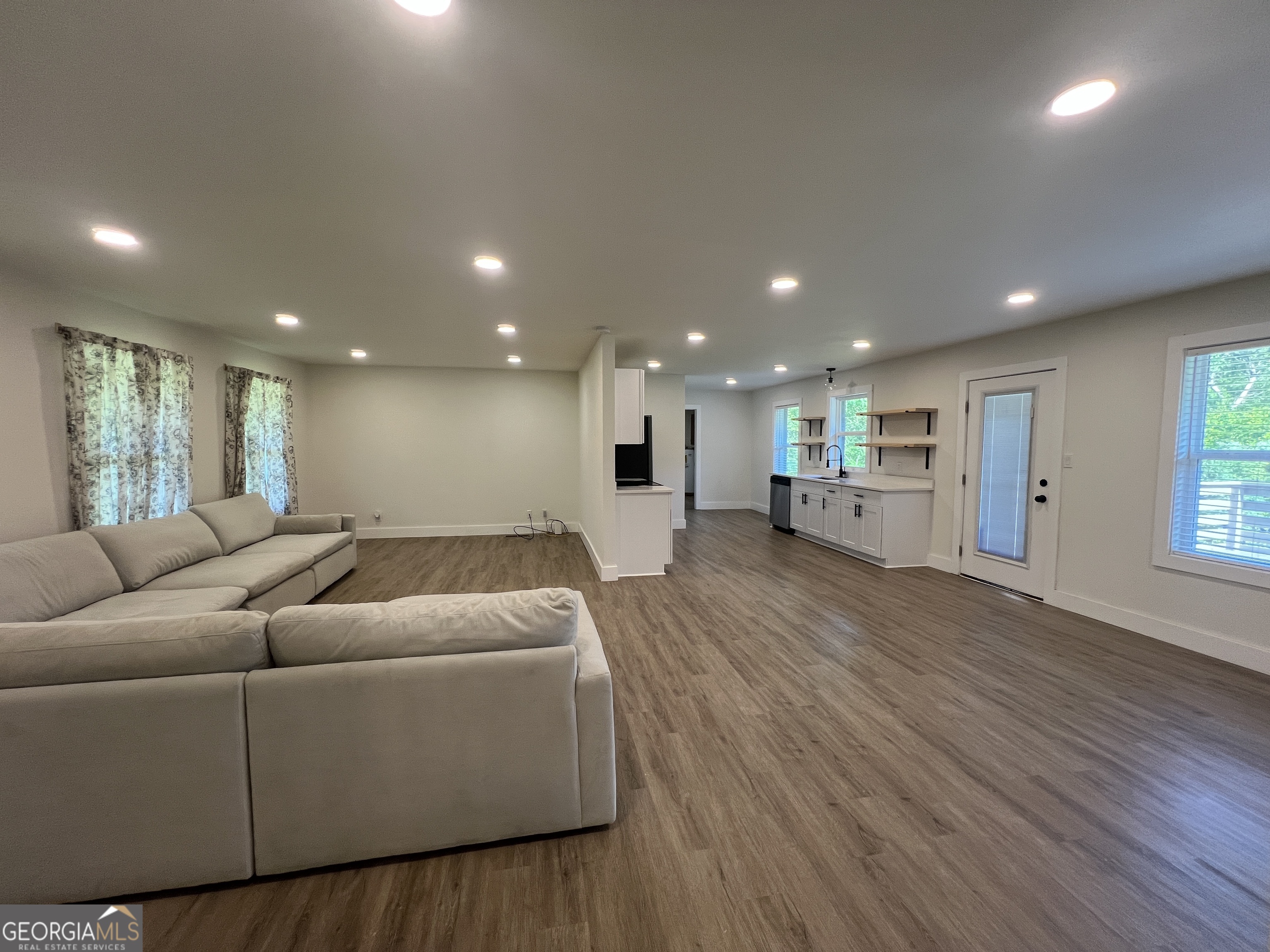 517 E Boyd RD