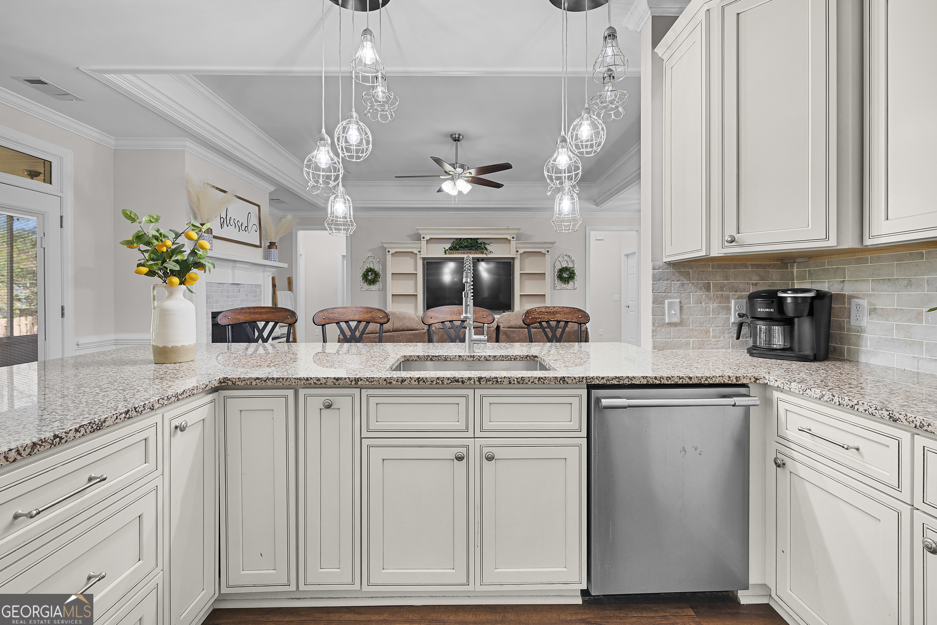 145 Sweetwater CIR
