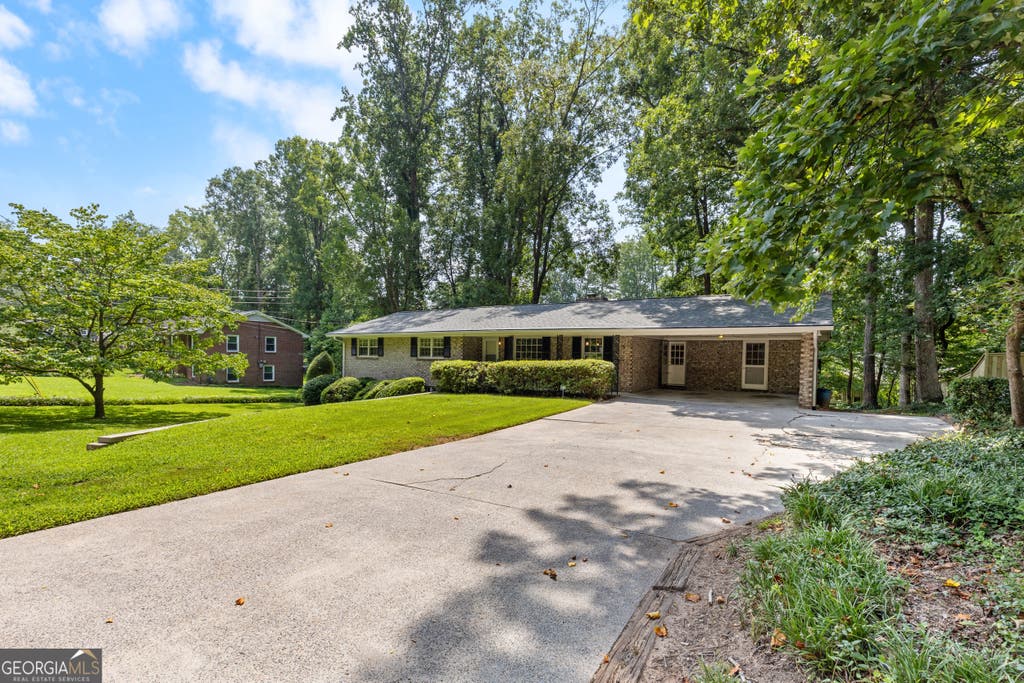 Photo of 660 Grove Parkway SE, Marietta, GA 30067 (MLS # 10808368)