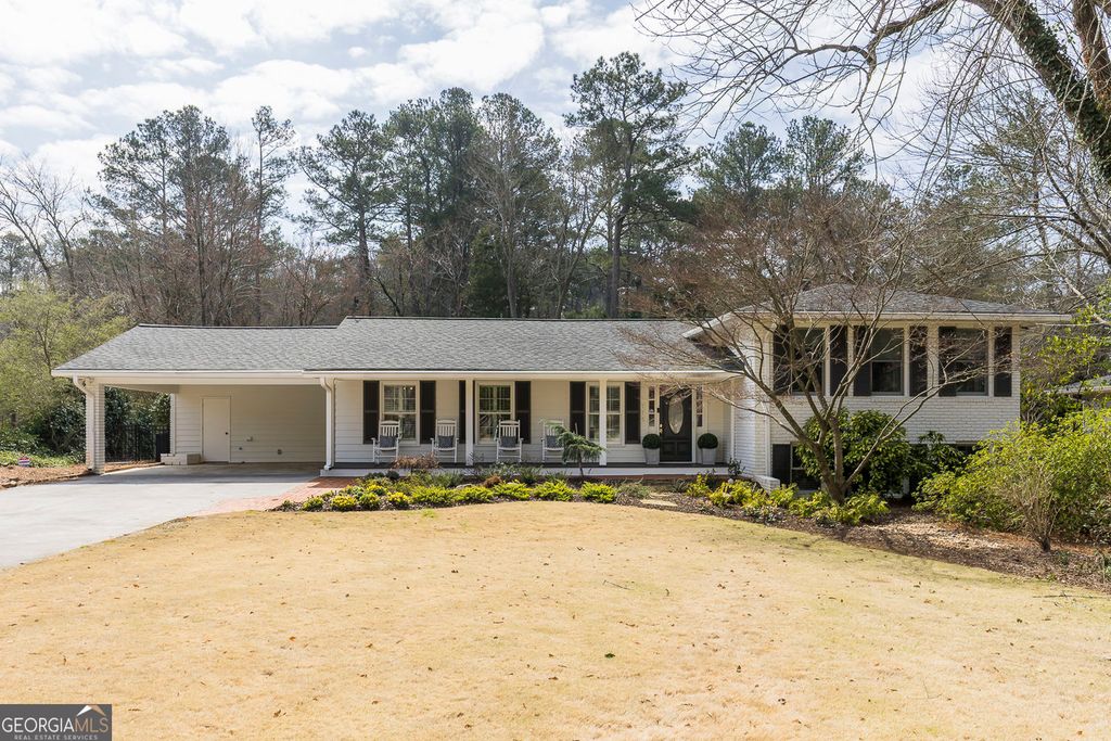 Photo of 775 E Powderhorn Road NE, Sandy Springs, GA 30342 (MLS # 10707198)