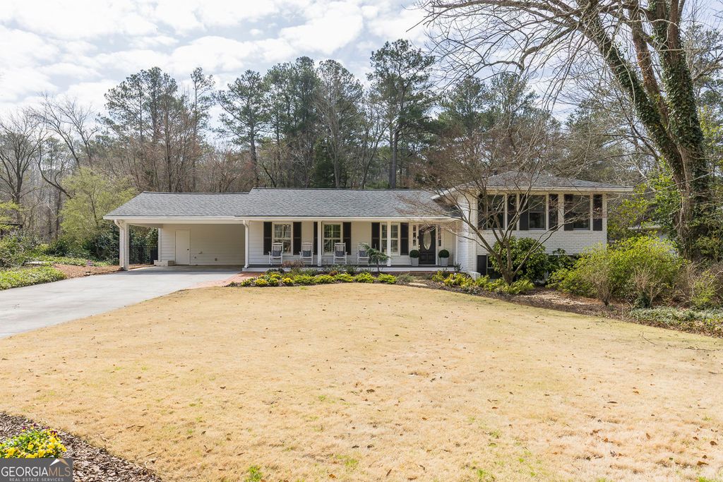 Photo of 775 E Powderhorn Road NE, Sandy Springs, GA 30342 (MLS # 10707198)