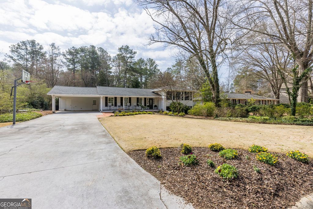 Photo of 775 E Powderhorn Road NE, Sandy Springs, GA 30342 (MLS # 10707198)