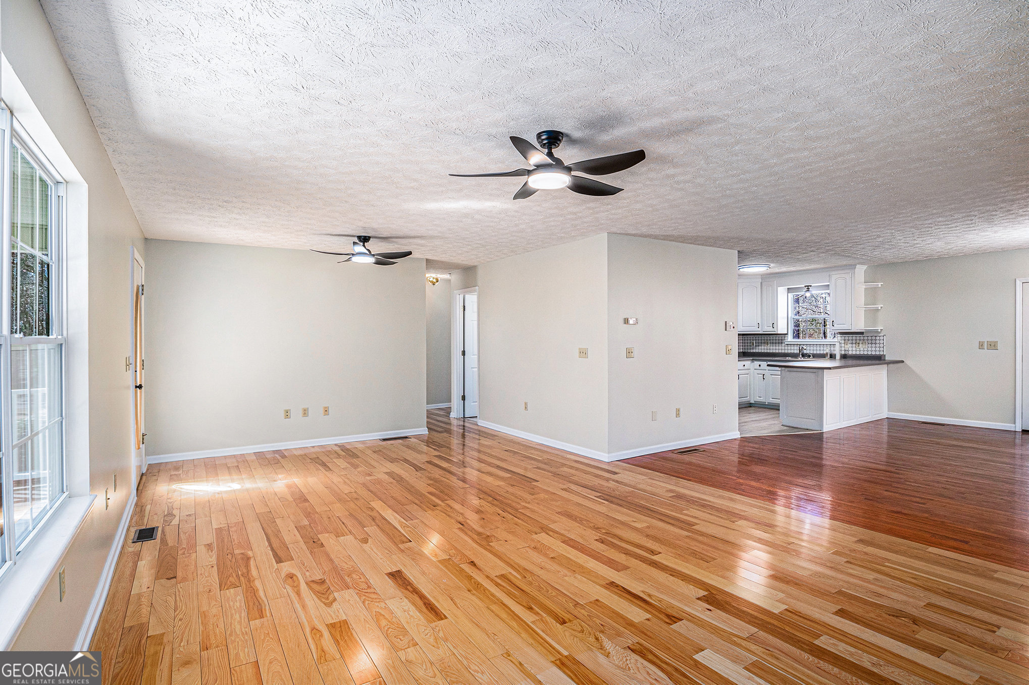 Mount Airy, Georgia 30563, United States, 3 Bedrooms Bedrooms, ,3 BathroomsBathrooms,Residential,Active,78174