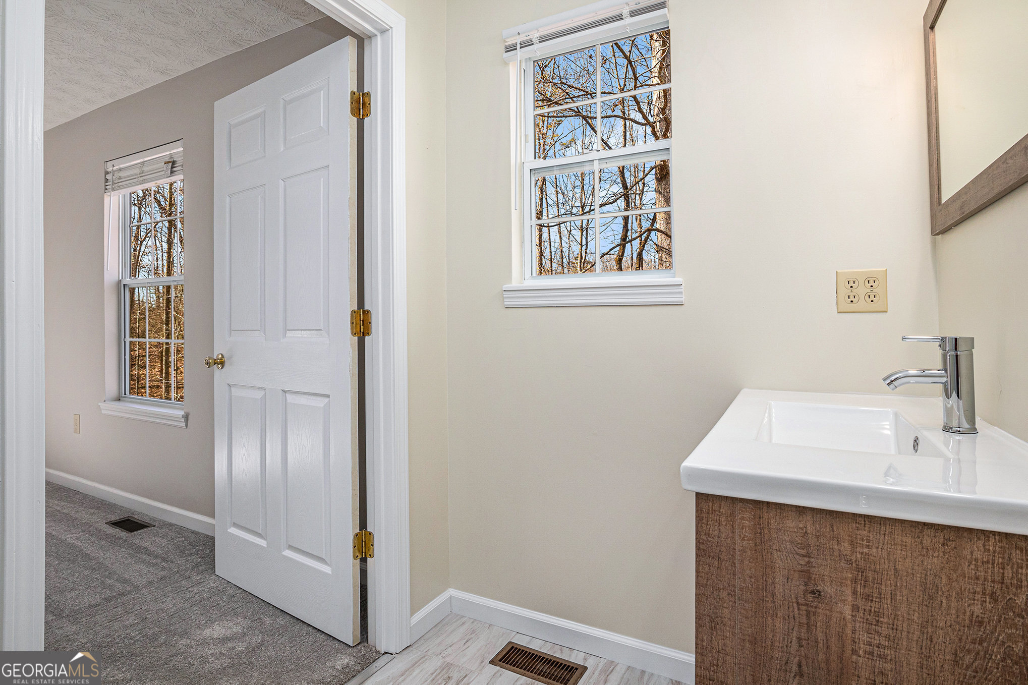 Mount Airy, Georgia 30563, United States, 3 Bedrooms Bedrooms, ,3 BathroomsBathrooms,Residential,Active,78174