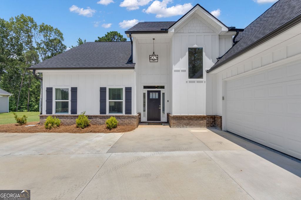 Photo of 147 Wolf Creek Cove, Lagrange, GA 30240 (MLS # 10691376)