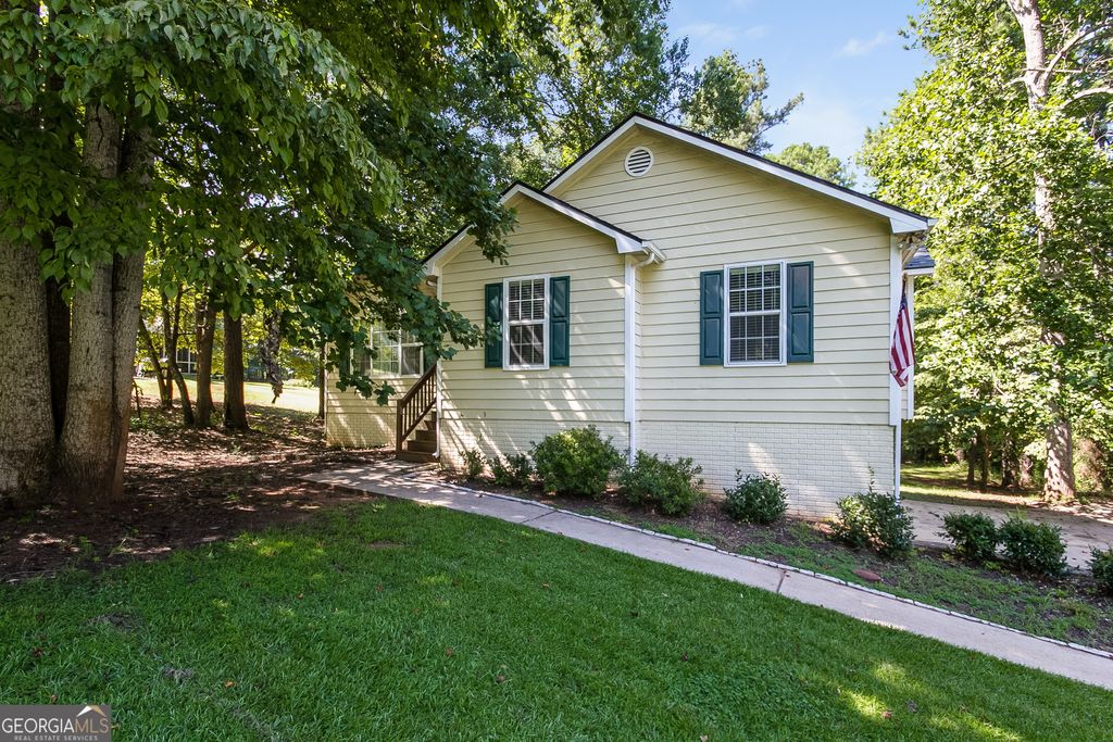 Photo of 40 Richmond Place #LOT 95, Newnan, GA 30265 (MLS # 10684222)