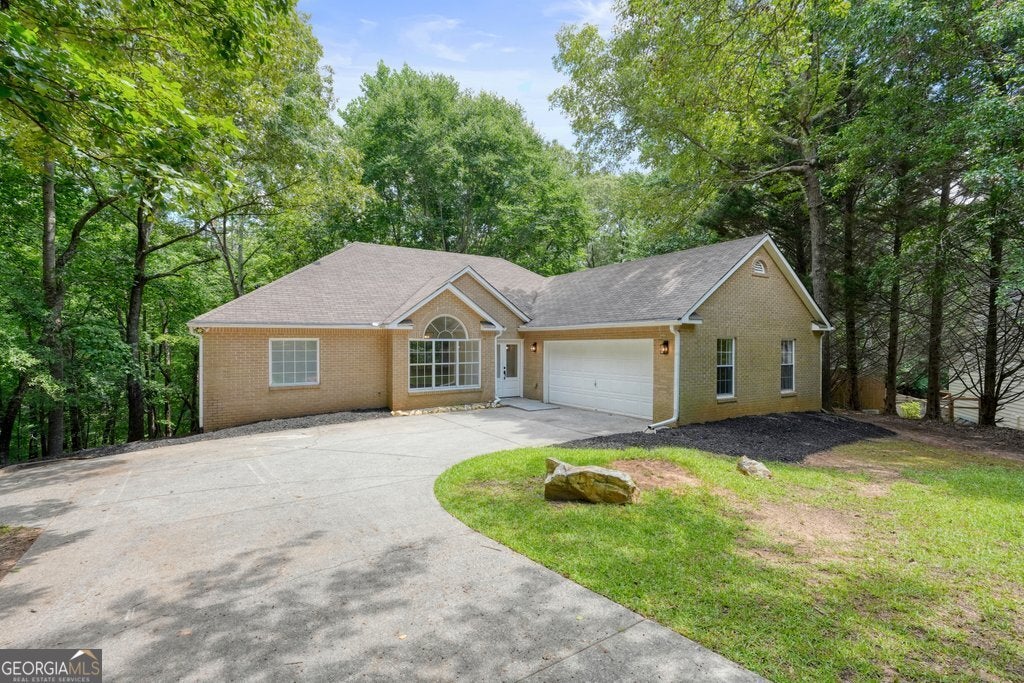 Photo of 305 Michael Circle, Canton, GA 30114 (MLS # 10808333)