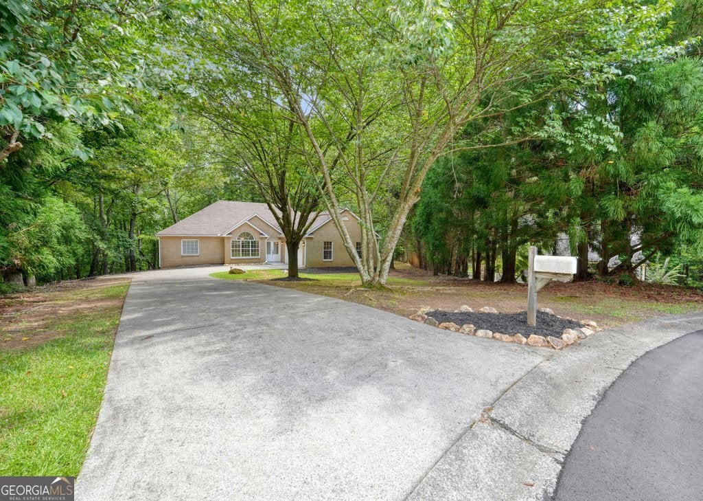 Photo of 305 Michael Circle, Canton, GA 30114 (MLS # 10808333)