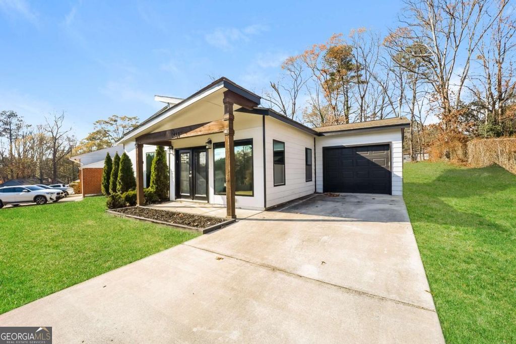 Photo of 1433 Willow Drive, Riverdale, GA 30296 (MLS # 10720856)