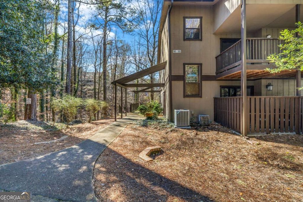 Photo of 901 River Run Drive, Atlanta, GA 30350 (MLS # 10694105)