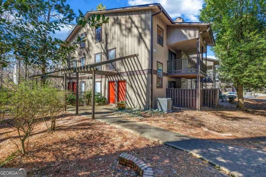 Photo of 901 River Run Drive, Atlanta, GA 30350 (MLS # 10694105)