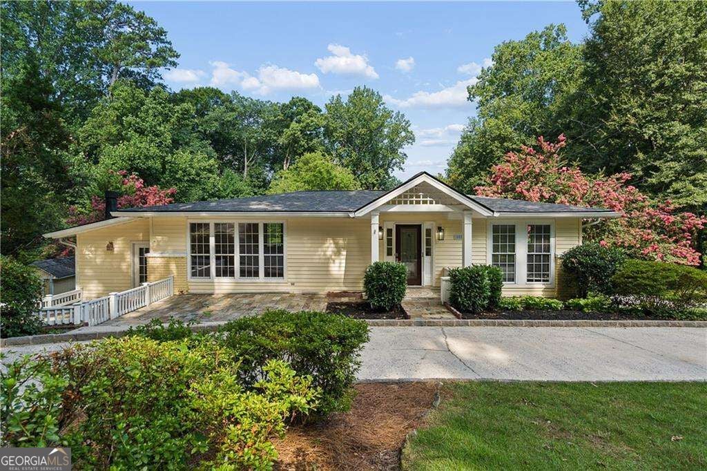 Photo of 1055 Lee Circle NE, Atlanta, GA 30324 (MLS # 10853717)