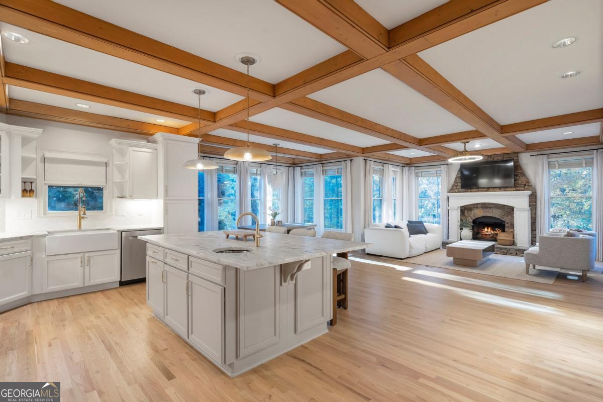 325 White Columns CT