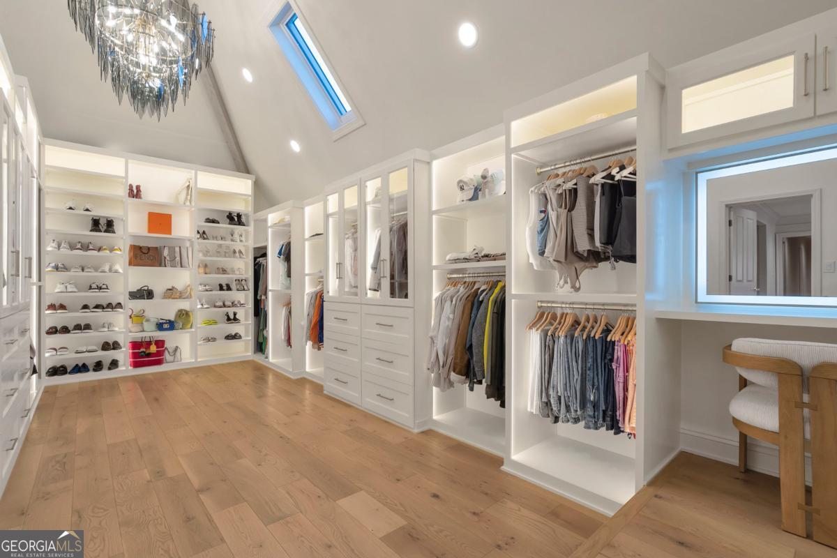 325 White Columns CT