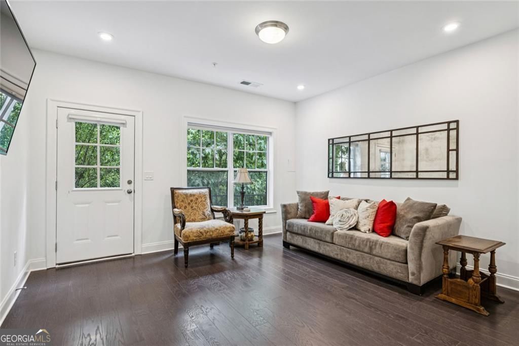 Sandy Springs, Georgia 30328, United States, 3 Bedrooms Bedrooms, ,4 BathroomsBathrooms,Residential,Active,204729