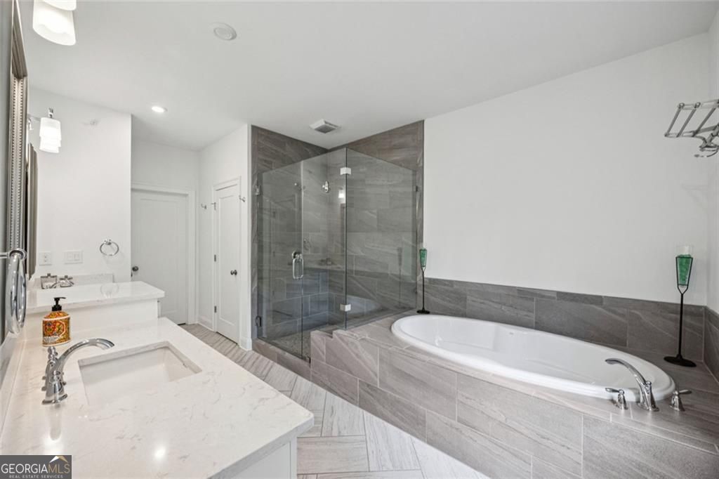 Sandy Springs, Georgia 30328, United States, 3 Bedrooms Bedrooms, ,4 BathroomsBathrooms,Residential,Active,204729