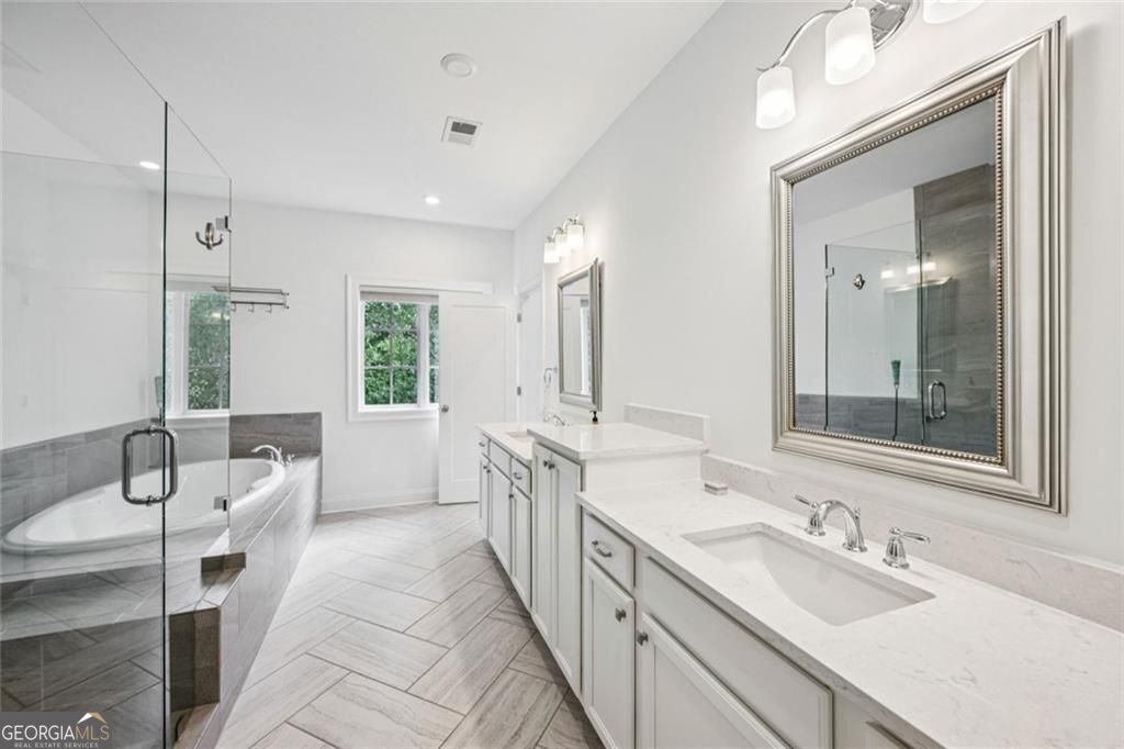 Sandy Springs, Georgia 30328, United States, 3 Bedrooms Bedrooms, ,4 BathroomsBathrooms,Residential,Active,204729