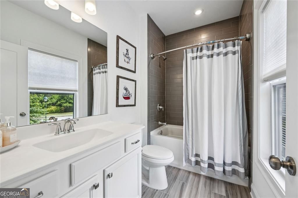 Sandy Springs, Georgia 30328, United States, 3 Bedrooms Bedrooms, ,4 BathroomsBathrooms,Residential,Active,204729