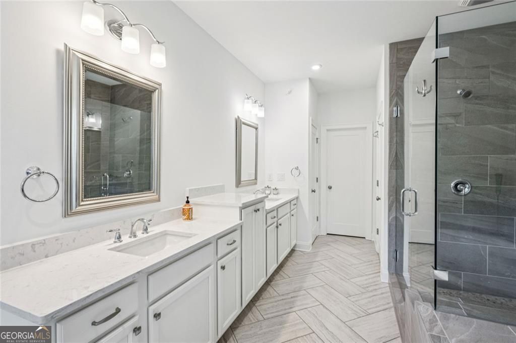 Sandy Springs, Georgia 30328, United States, 3 Bedrooms Bedrooms, ,4 BathroomsBathrooms,Residential,Active,204729