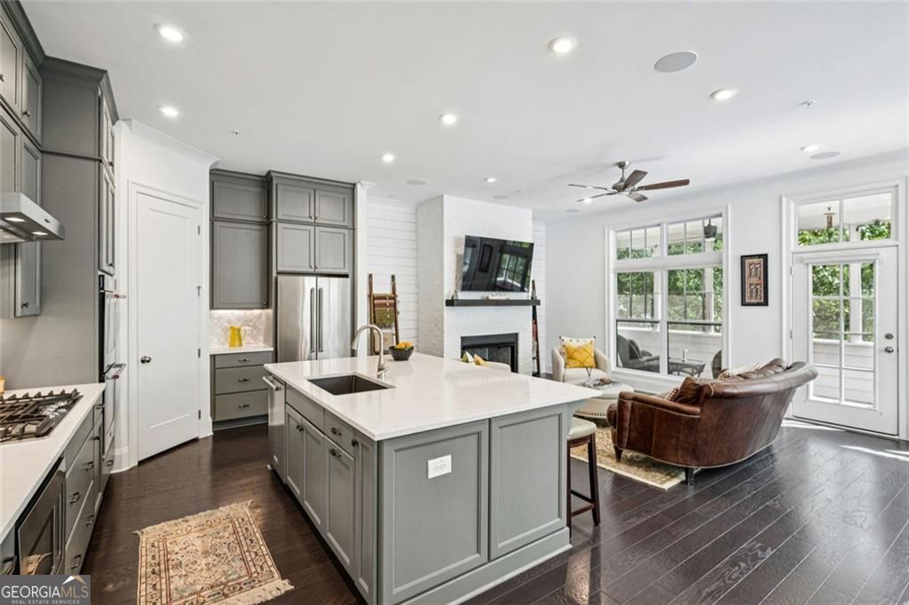 Sandy Springs, Georgia 30328, United States, 3 Bedrooms Bedrooms, ,4 BathroomsBathrooms,Residential,Active,204729