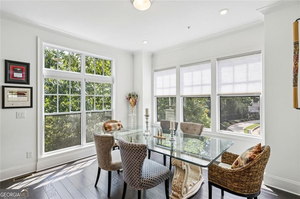 Sandy Springs, Georgia 30328, United States, 3 Bedrooms Bedrooms, ,4 BathroomsBathrooms,Residential,Active,204729