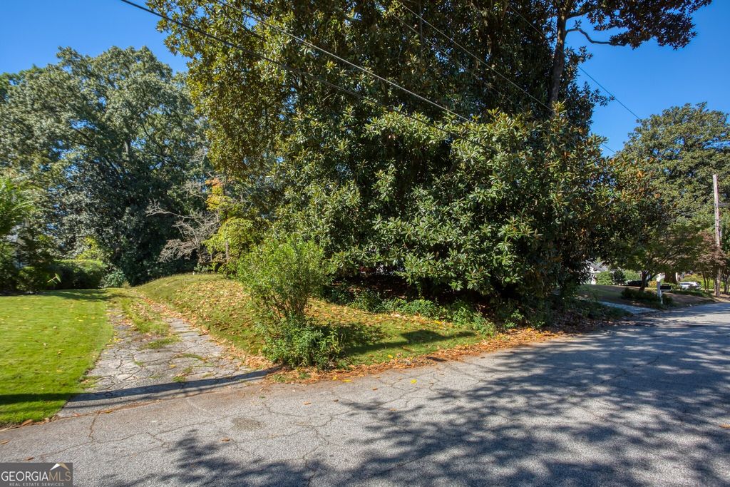 Photo of 1818 Greystone Road NW, Atlanta, GA 30318 (MLS # 10625204)