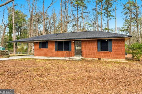 Photo of 129 E Mimosa Drive, Jonesboro, GA 30236 (MLS # 10677762)