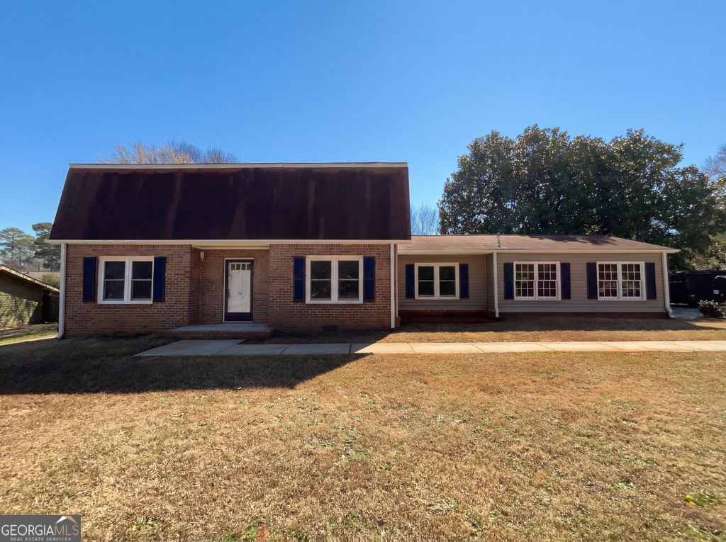 Photo of 2289 Country Club Drive SE, Conyers, GA 30013 (MLS # 10698279)
