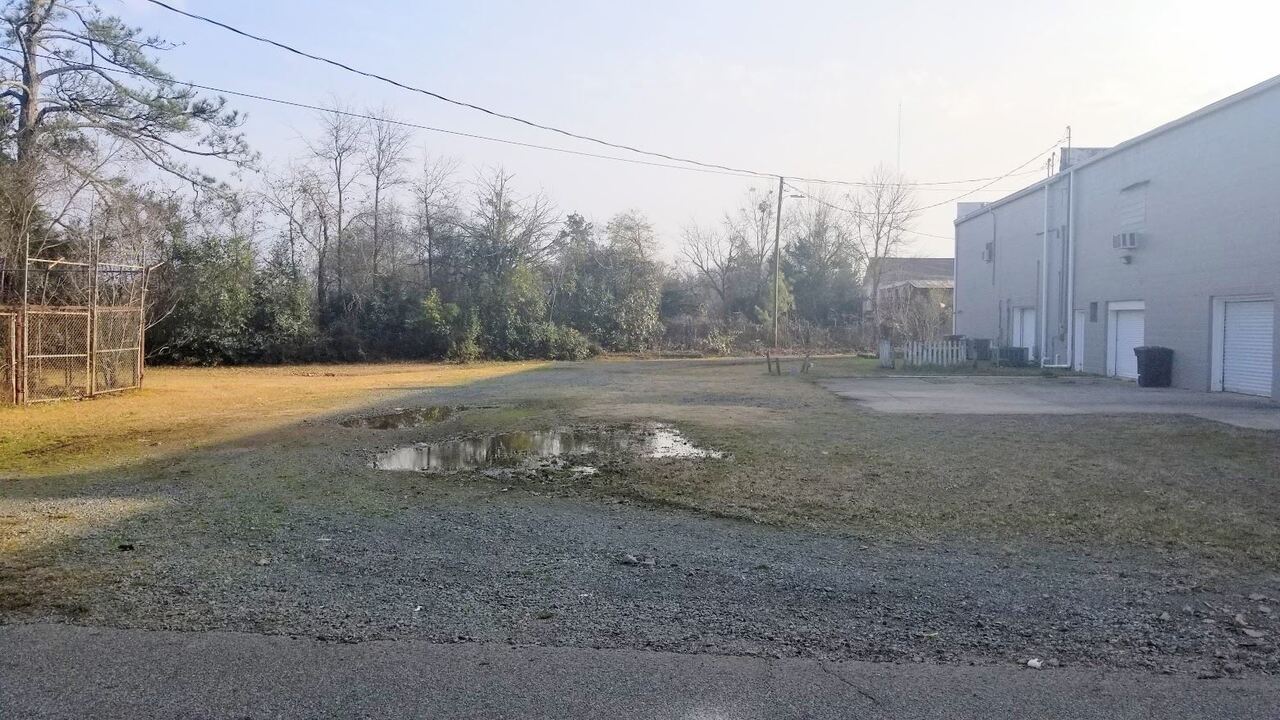 699 Short E ST