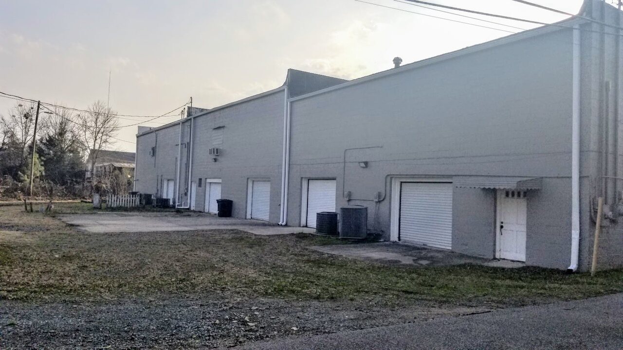 699 Short E ST