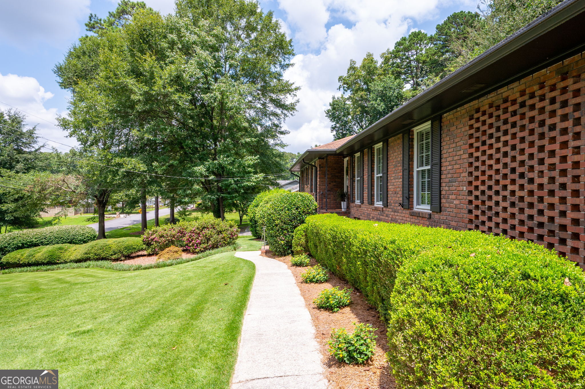 79 Rhodes DR