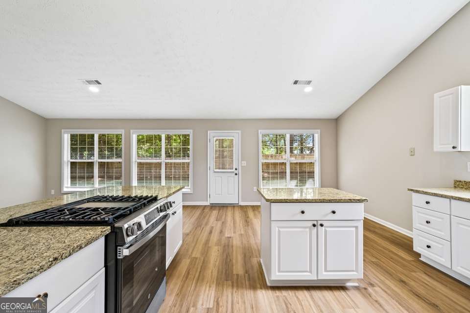 869 Nichols Landing LN