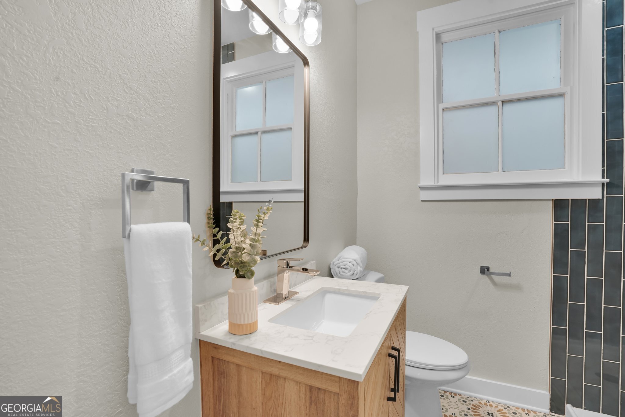 222 W 38th ST