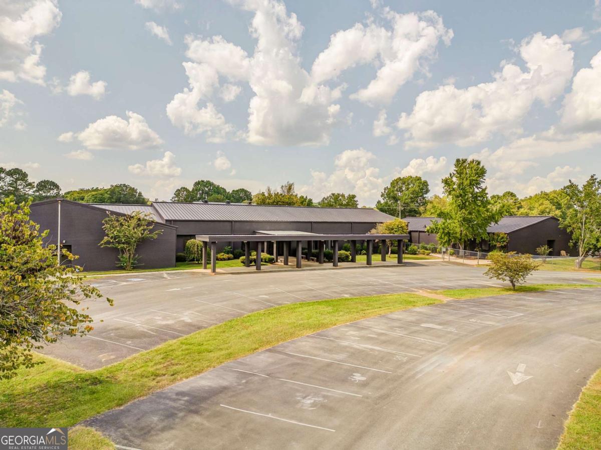 Former Cave Spring/Floyd County Elementary School with approximately 60,000 =/- sq ft of space including classrooms, cafeteria and kitchen - Operate your business with ease in this spacious one level building. Just a few steps from restaurants and shopping in downtown Cave Spring. Come check out this quaint little country town and move your business here. Deed restrictions do exist.
