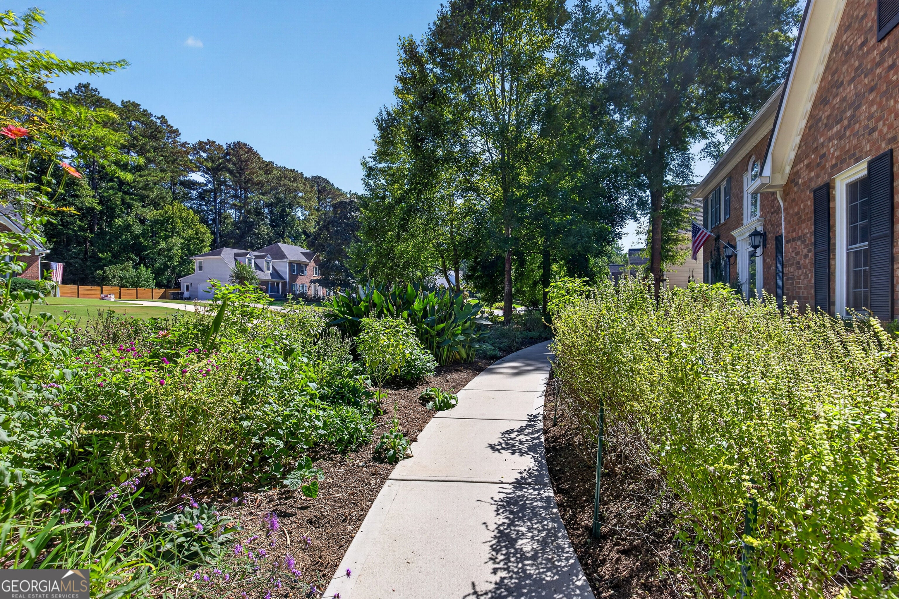110 Colonnade DR